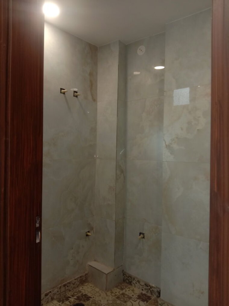 Bathroom, mohan garden 2 Bedroom 450 Sq.Ft. Builder Floor In Mohan Garden Delhi 10567629