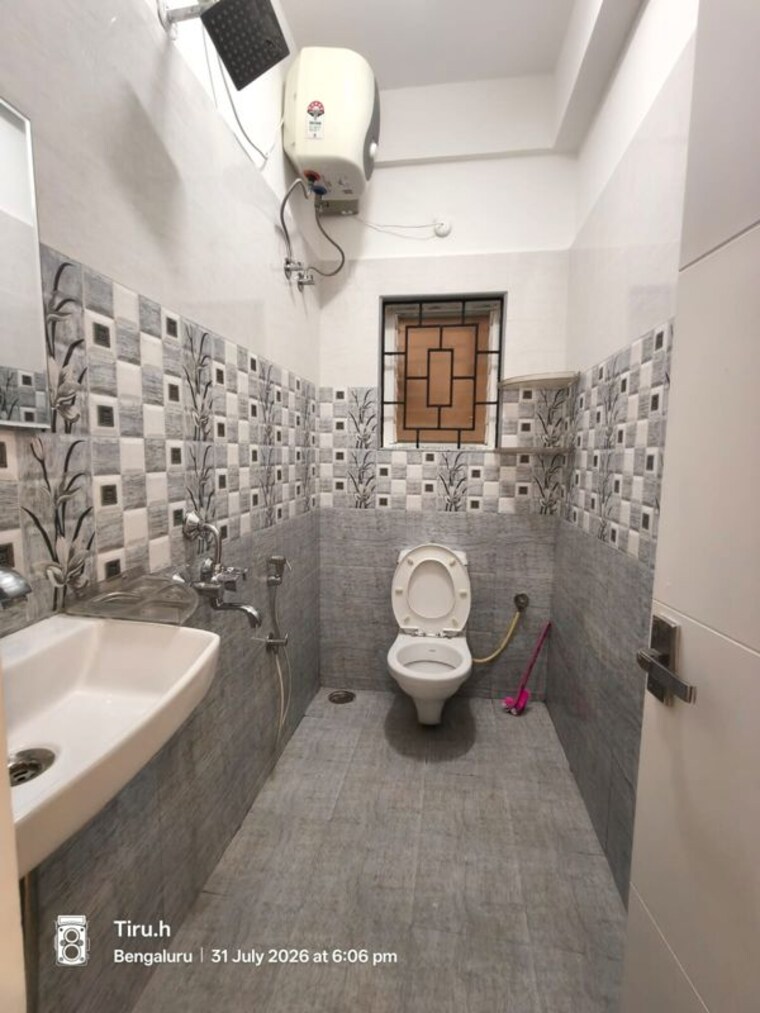 Bathroom, hsr layout sector 3 2.5 Bedroom 1350 Sq.Ft. Independent House In Hsr Layout Sector 3 Bangalore 10567713