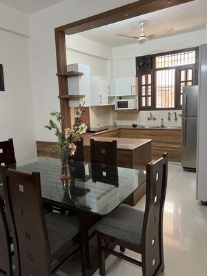 Team Area in 3 BHK Builder Floor at Sector 50 – for Rent