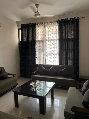 Living Room in 3 BHK Builder Floor at Sector 50 – for Rent