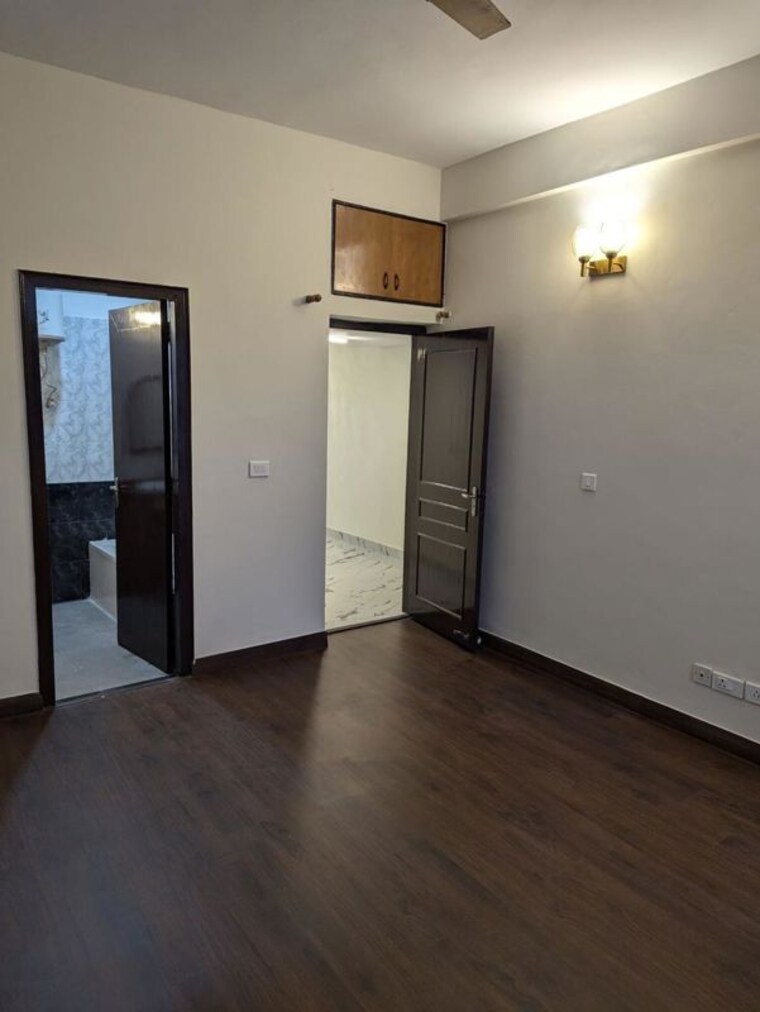 Room, sushant lok iii 4 Bedroom 301 Sq.Yd. Builder Floor In Sushant Lok Iii Gurgaon 10567758
