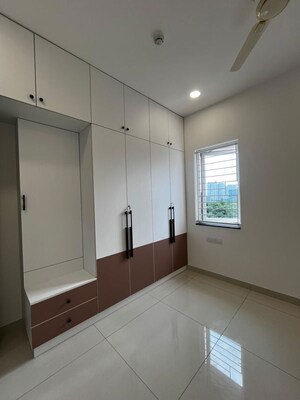 Room in 2.5 BHK Apartment at Aparna Zenon, Puppalaguda – for Rent