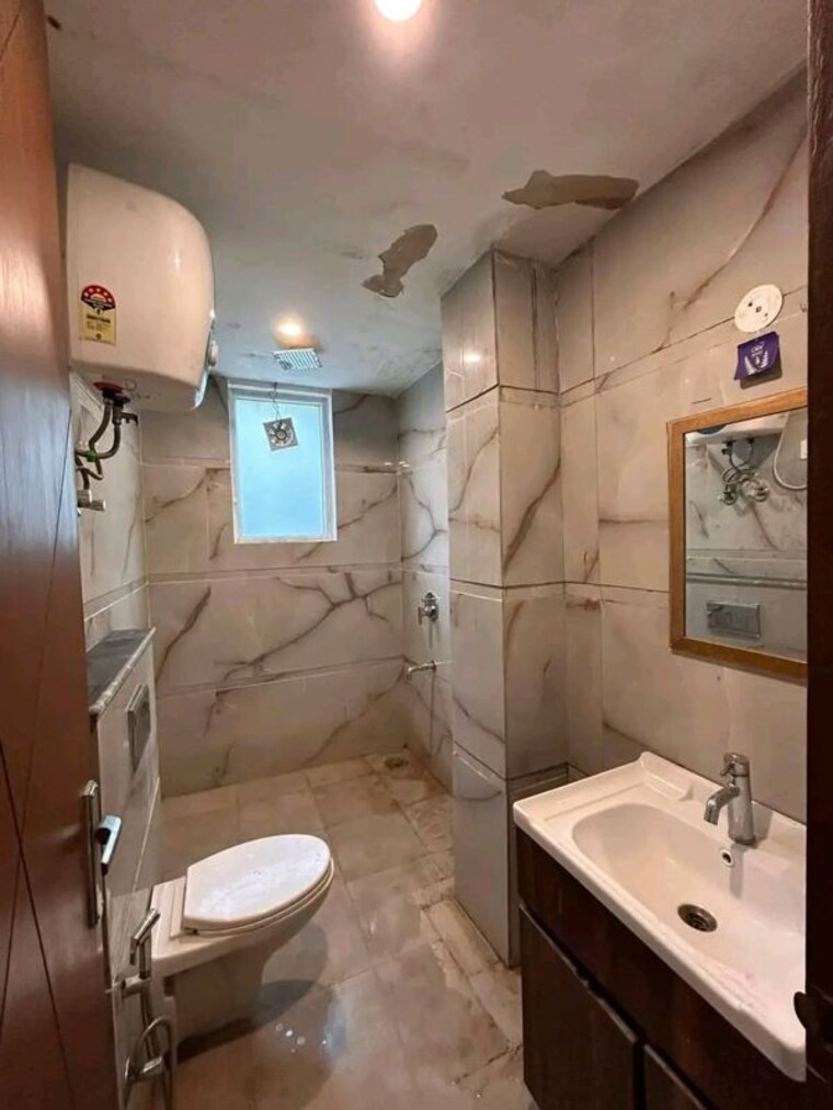 Bathroom, chattarpur 3 Bedroom 1400 Sq.Ft. Builder Floor In Chattarpur Delhi 10567775