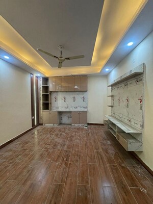 Room in 2 BHK Builder Floor at Bhagwati Apartments Noida, Sector 73 – for Sale