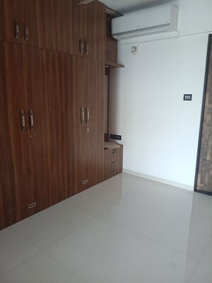 Room in 2 BHK Apartment at Raheja Gardens, Wanwadi – for Rent