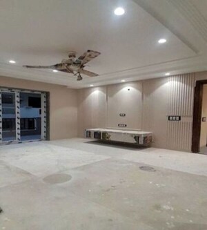 Room in 3 BHK Builder Floor at Palam Vihar – for Sale