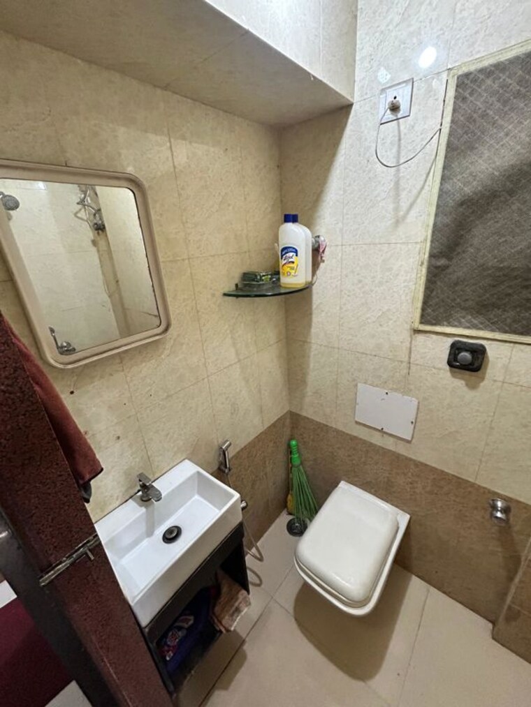 Bathroom, lokhandwala complex 1 Bedroom 600 Sq.Ft. Apartment In Lokhandwala Complex Mumbai 10567807