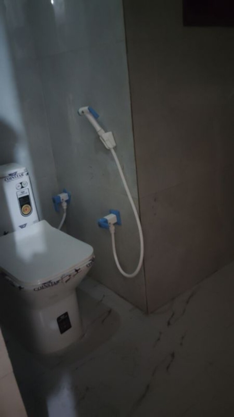Bathroom, sector 48 1.5 Bedroom 750 Sq.Ft. Independent House In Sector 48 Noida 10567811