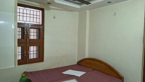 Room in 2 BHK Builder Floor at Mayur Vihar 1 – for Rent