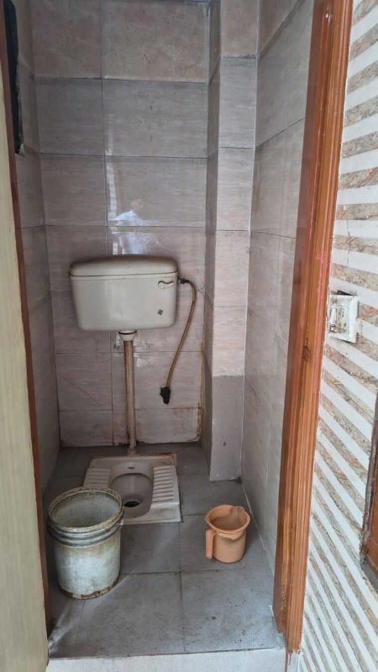 Bathroom, mayur vihar 1 2 Bedroom 750 Sq.Ft. Builder Floor In Mayur Vihar 1 Delhi 10567814