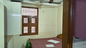 Room in 2 BHK Builder Floor at Mayur Vihar 1 – for Rent