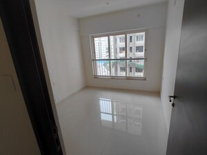 Room in 1 BHK Apartment at Kalpataru Vivant, Jogeshwari East – for Rent