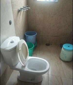 Bathroom in 1 BHK Builder Floor at Sector 44 – for Rent