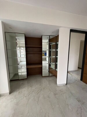 Room in 3 BHK Apartment at Lodha Luxuria, Majiwada – for Rent