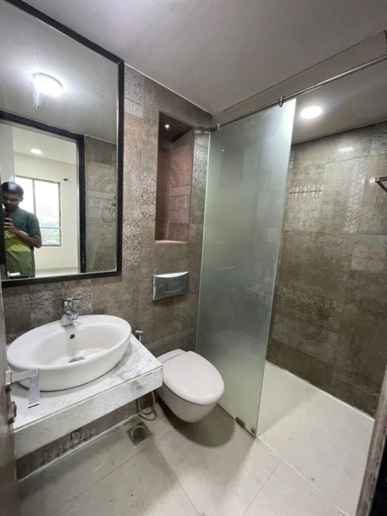 Bathroom, lodha-luxuria 3 Bedroom 1200 Sq.Ft. Apartment In Majiwada Thane 10567863