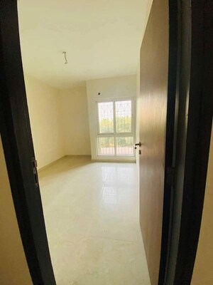 Room in 2 BHK Apartment at Piramal Vaikunth, Balkum Pada – for Sale
