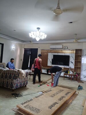 Parking in 4 BHK Builder Floor at BPTP Parkland Pride, Sector 77 – for Rent