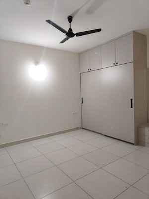 Room in 3 BHK Apartment at Prestige Jindal City Phase 2, Bagalakunte – for Rent