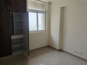 Room in 2 BHK Apartment at Amrapali Silicon City, Sector 76 – for Rent