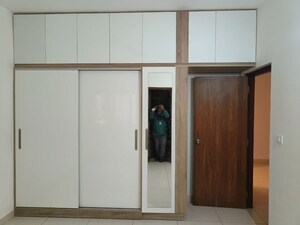 Room in 3 BHK Apartment at Prestige Finsbury Park Regent, Bagaluru – for Rent