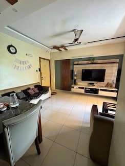2 BHK + Basement Apartment For Rent in Shreeji Paradise