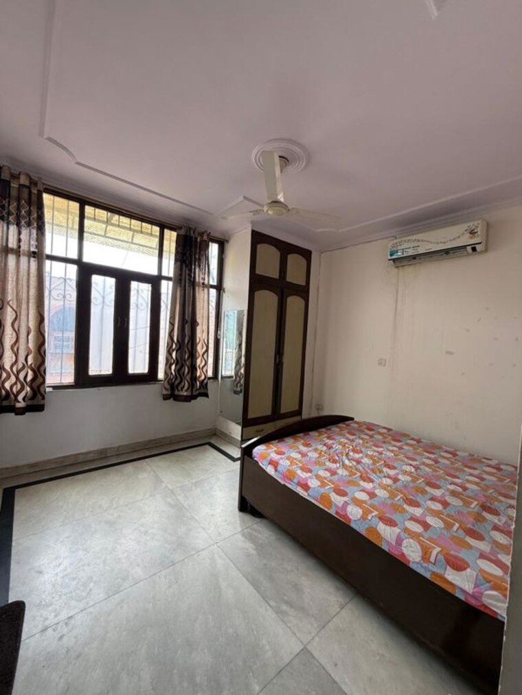 Bedroom, kalkaji 1 Bedroom 100 Sq.Yd. Builder Floor In Kalkaji Delhi 10567975