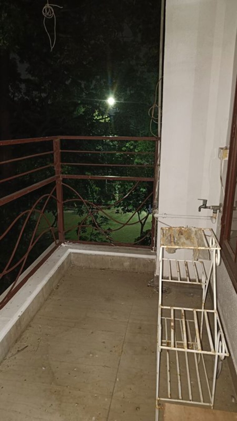 Balcony, ashok vihar 2 Bedroom 125 Sq.Ft. Builder Floor In Ashok Vihar Delhi 10567997