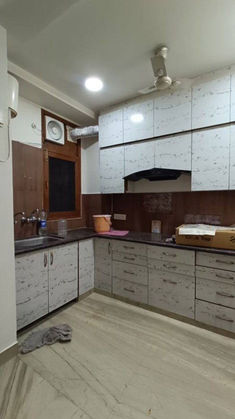 Kitchen, ashok vihar 2 Bedroom 125 Sq.Ft. Builder Floor In Ashok Vihar Delhi 10567997