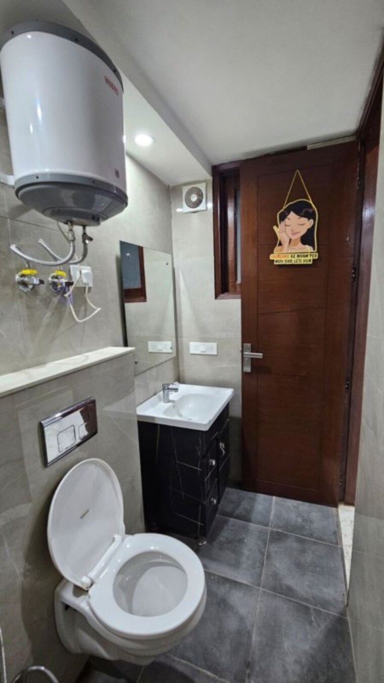 Team Area, freedom fighters enclave 1 Bedroom 550 Sq.Ft. Builder Floor In Freedom Fighters Enclave Delhi 10567989