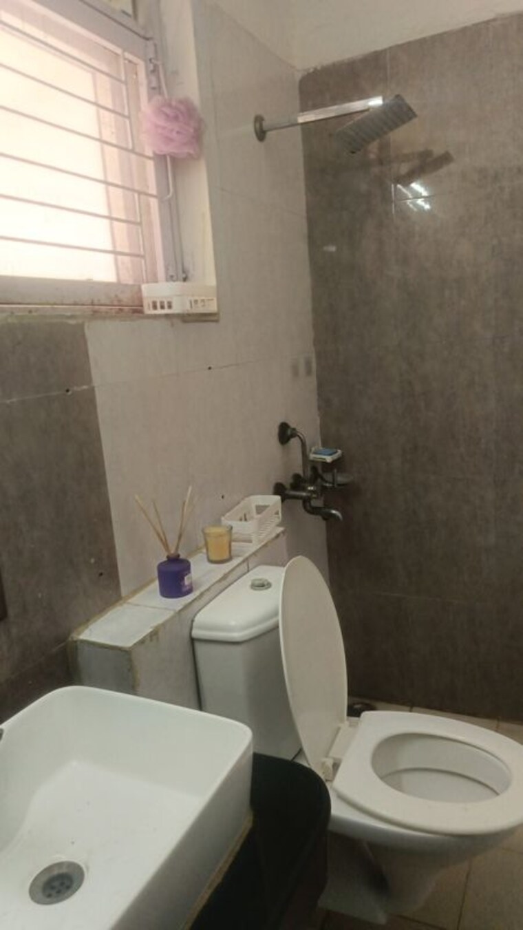 Bathroom, sikka-karnam-greens 2.5 Bedroom 1218 Sq.Ft. Apartment In Sector 143b Noida 10568007