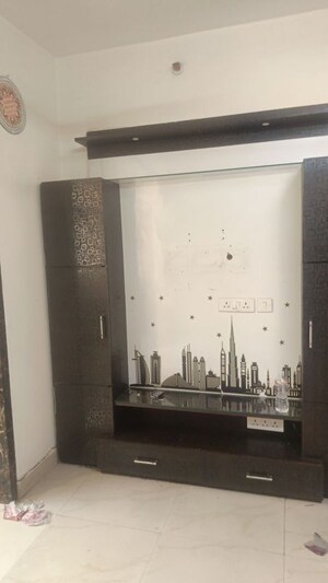 Room in 2.5 BHK Apartment at Sikka Karnam Greens, Sector 143b – for Rent