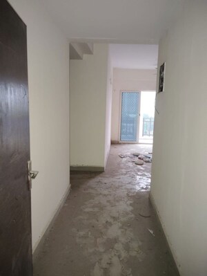 Room in 3 BHK Apartment at Gardenia Golf City, Sector 75 – for Rent