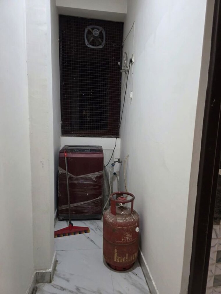 Bathroom, freedom fighters enclave 3 Bedroom 1350 Sq.Ft. Builder Floor In Freedom Fighters Enclave Delhi 10568028
