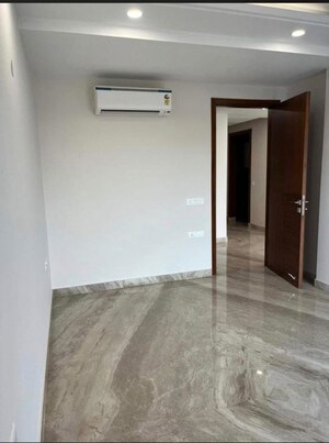 Room in 4 BHK Builder Floor at Saket – for Rent