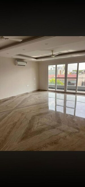 Room in 4 BHK Builder Floor at Saket – for Rent