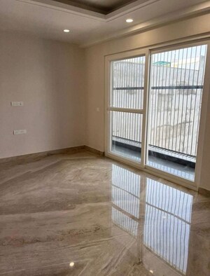 Room in 4 BHK Builder Floor at Saket – for Rent