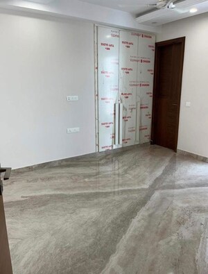 Room in 4 BHK Builder Floor at Saket – for Rent
