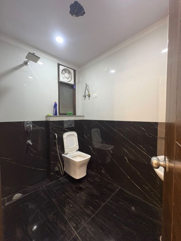 Bathroom, chattarpur 2 Bedroom 800 Sq.Ft. Builder Floor In Chattarpur Delhi 10568075