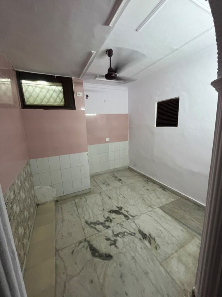Bathroom, malviya nagar 3 Bedroom 1300 Sq.Ft. Builder Floor In Malviya Nagar Delhi 10568080
