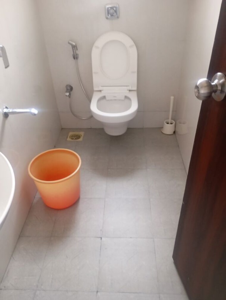 Bathroom, viiaan-vishwas-niketan 2 Bedroom 685 Sq.Ft. Apartment In Andheri East Mumbai 10568085