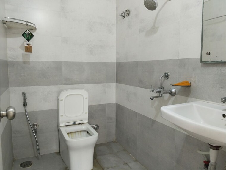 Bathroom, sri-lakshmi-nivas-madhapur 2 Bedroom 1200 Sq.Ft. Independent House In Madhapur Hyderabad 10568084