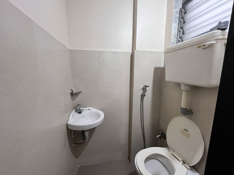 Bathroom, hdil-the-nest 1 Bedroom 280 Sq.Ft. Apartment In Mulund West Mumbai 10568102