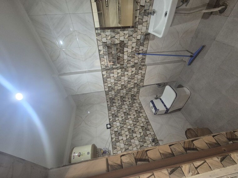 Bathroom, dlf city phase 3 1 RK 250 Sq.Ft. Builder Floor In Dlf City Phase 3 Gurgaon 10568092