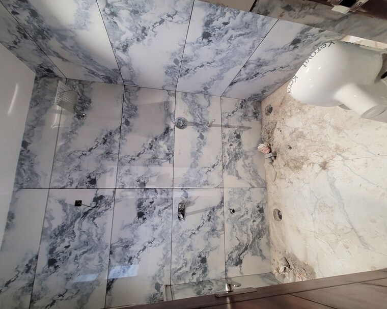 Bathroom, green fields colony 3 Bedroom 1850 Sq.Ft. Builder Floor In Green Fields Colony Faridabad 10568114
