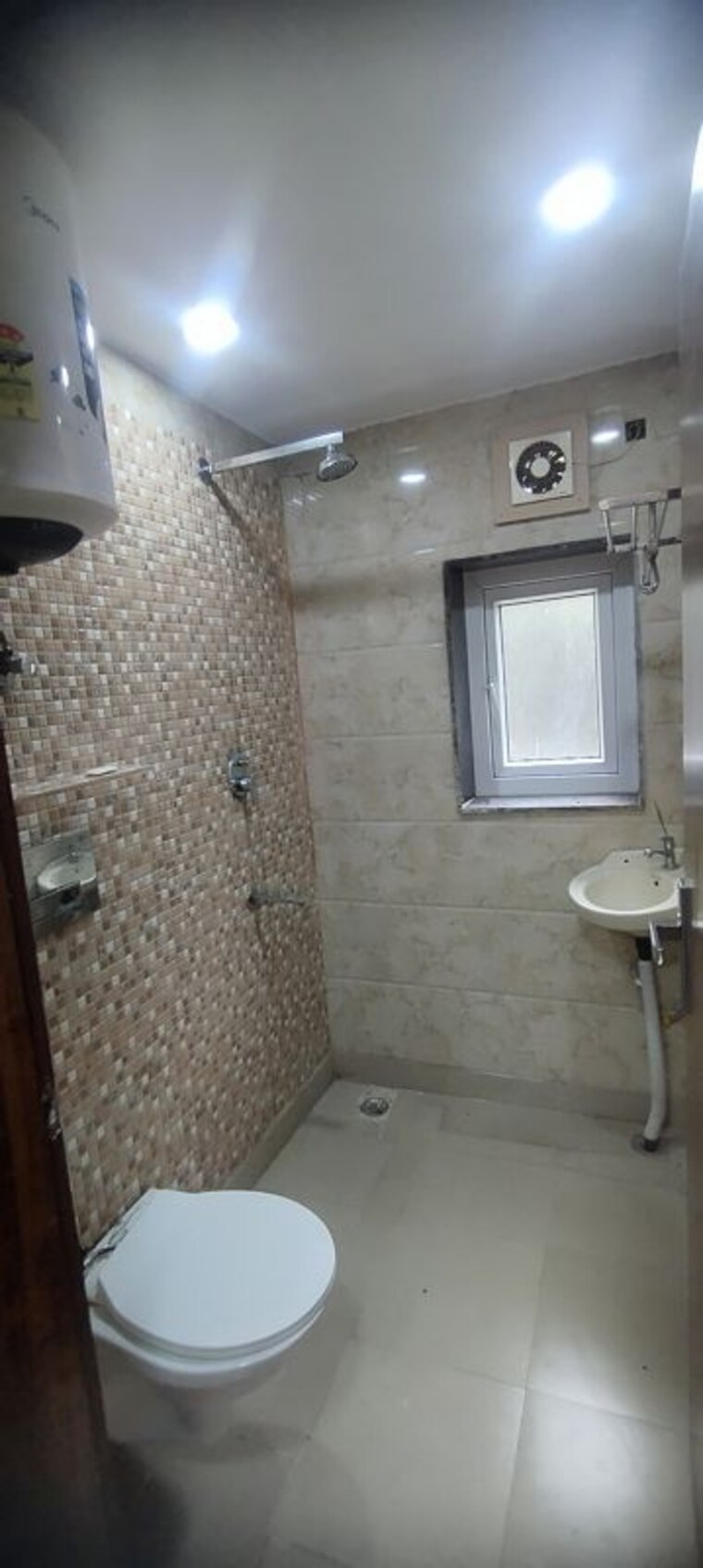 Bathroom, dlf-capital-greens-phase-i-and-ii Studio 370 Sq.Ft. Apartment In Moti Nagar Delhi 10568101