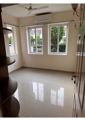 Room in 4 BHK Apartment at Emaar MGF Emerald Hills, Sector 65 – for Sale