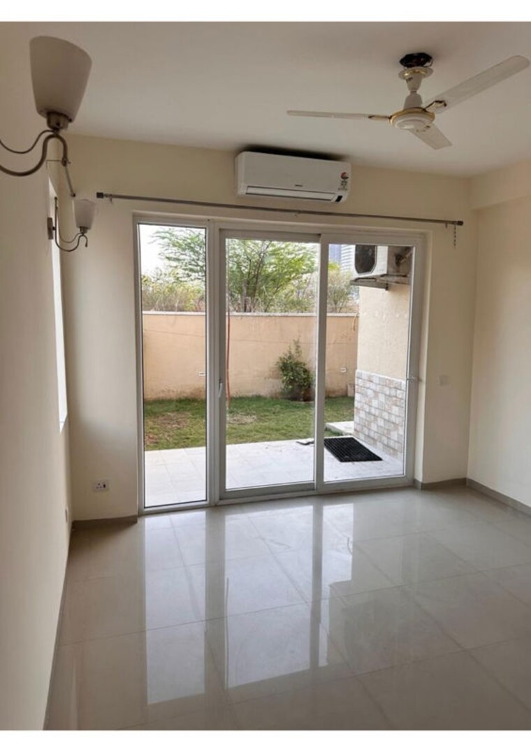 Room, emaar-mgf-emerald-hills 4 Bedroom 350 Sq.Yd. Apartment In Sector 65 Gurgaon 10568089