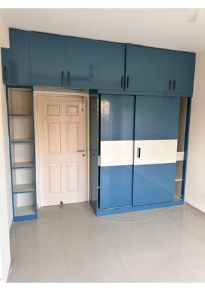 Room in 4 BHK Apartment at Emaar MGF Emerald Hills, Sector 65 – for Sale