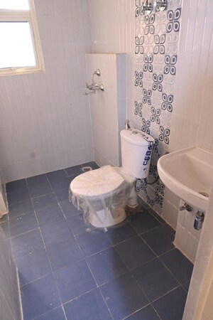Bathroom in 1 BHK Builder Floor at Sector 22 – for Rent