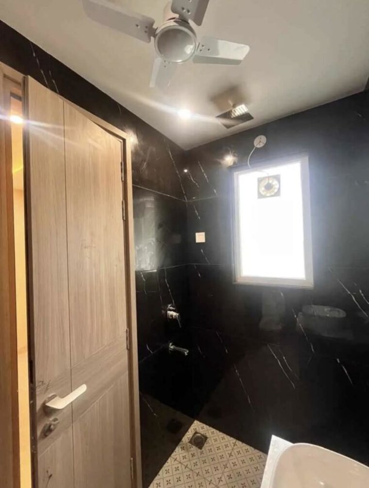 Bathroom, sector 22 2 Bedroom 1300 Sq.Ft. Builder Floor In Sector 22 Gurgaon 10568164